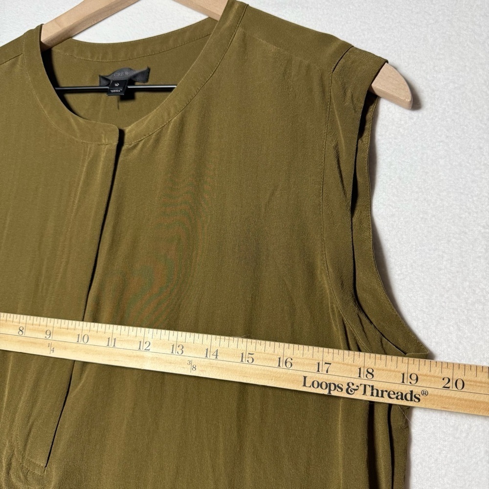 J. Crew Sleeveless 100%‎ Silk Top 1/4 zip front Olive Green Size 12 - Picture 5 of 9
